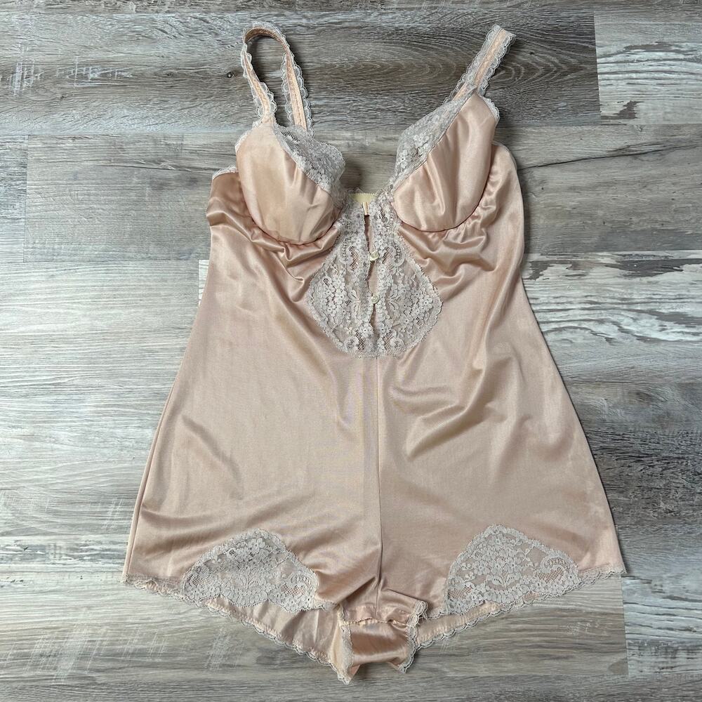 Vintage Henson Kickernick Teddy Romper Peach Satin Lace 1970s Lingerie Bridal